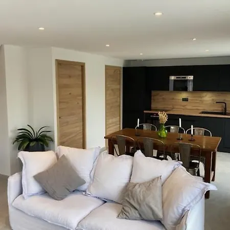 Deux Charmantes Maisons Proche De L'ocean. *