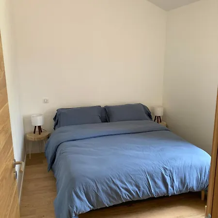 Deux Charmantes Maisons Proche De L'ocean.